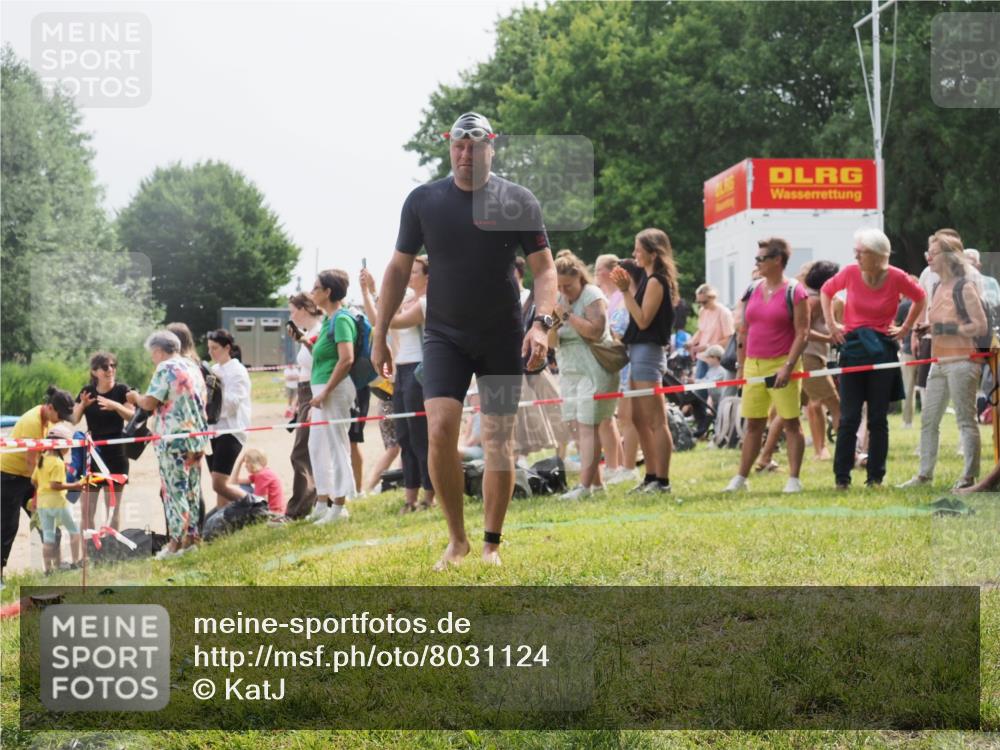 15.06.2025 - 27. Vierlanden-Triathlon KatJ http://msf.ph/oto/8031124 15.06.2025 11:08:53 Schwimmen 671, 720, 852 meine-sportfotos.de