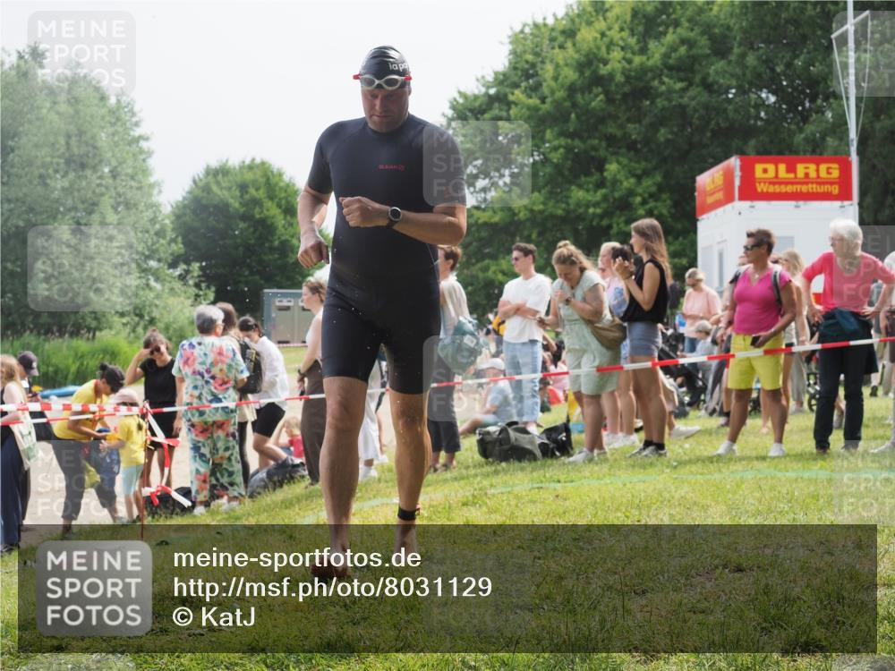 15.06.2025 - 27. Vierlanden-Triathlon KatJ http://msf.ph/oto/8031129 15.06.2025 11:08:54 Schwimmen 671, 720, 852 meine-sportfotos.de