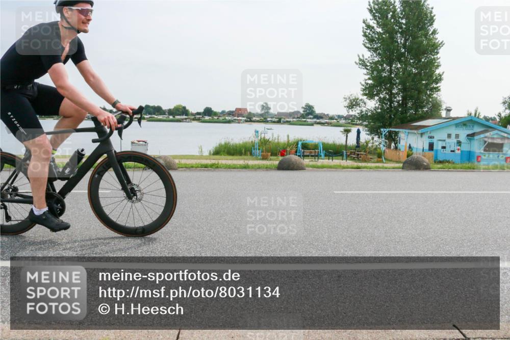 15.06.2025 - 27. Vierlanden-Triathlon H.Heesch http://msf.ph/oto/8031134 15.06.2025 10:35:08 Radfahren 45, 122, 128, 137, 316 meine-sportfotos.de