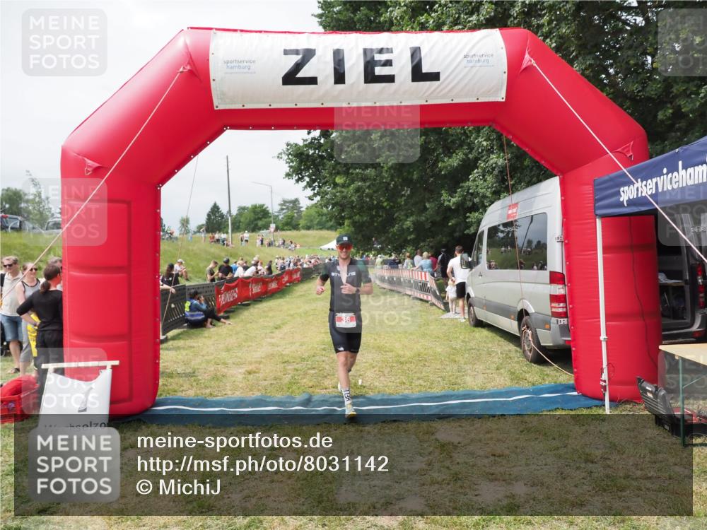 21.06.2025 - 27. Vierlanden-Triathlon MichiJ http://msf.ph/oto/8031142 15.06.2026 12:42:43 Ziel 36 meine-sportfotos.de