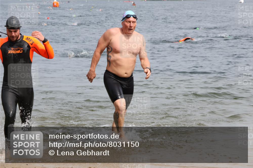 15.06.2025 - 27. Vierlanden-Triathlon Lena Gebhardt http://msf.ph/oto/8031150 15.06.2025 11:09:47 Schwimmen 745, 784, 786 meine-sportfotos.de