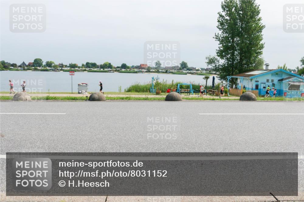 21.06.2025 - 27. Vierlanden-Triathlon H.Heesch http://msf.ph/oto/8031152 15.06.2025 11:32:31 Radfahren 677, 889 meine-sportfotos.de