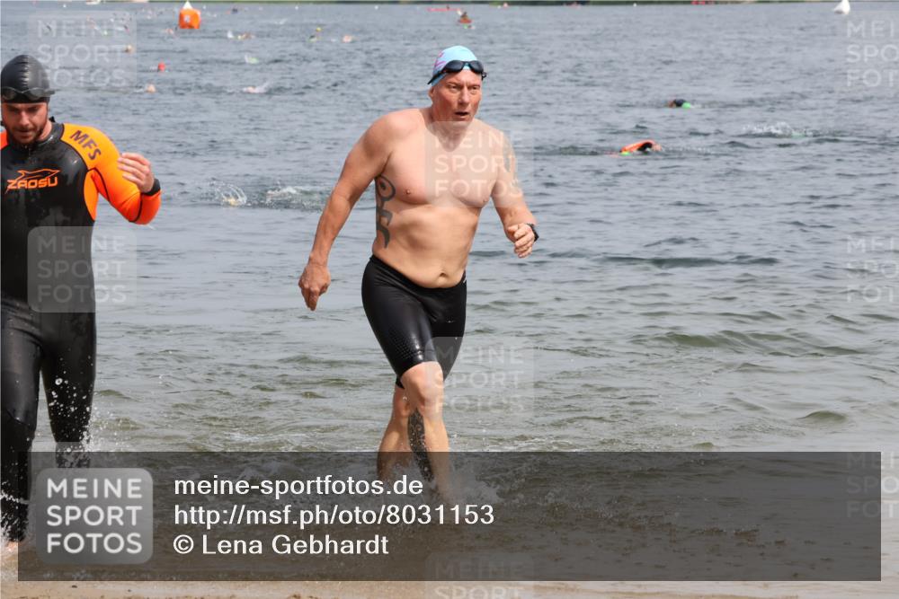 15.06.2025 - 27. Vierlanden-Triathlon Lena Gebhardt http://msf.ph/oto/8031153 15.06.2025 11:09:47 Schwimmen 745, 784, 786 meine-sportfotos.de