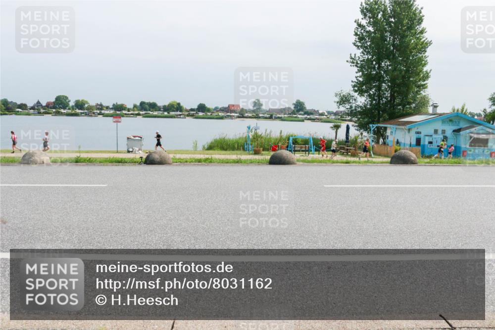 21.06.2025 - 27. Vierlanden-Triathlon H.Heesch http://msf.ph/oto/8031162 15.06.2025 11:32:31 Radfahren 677, 889 meine-sportfotos.de
