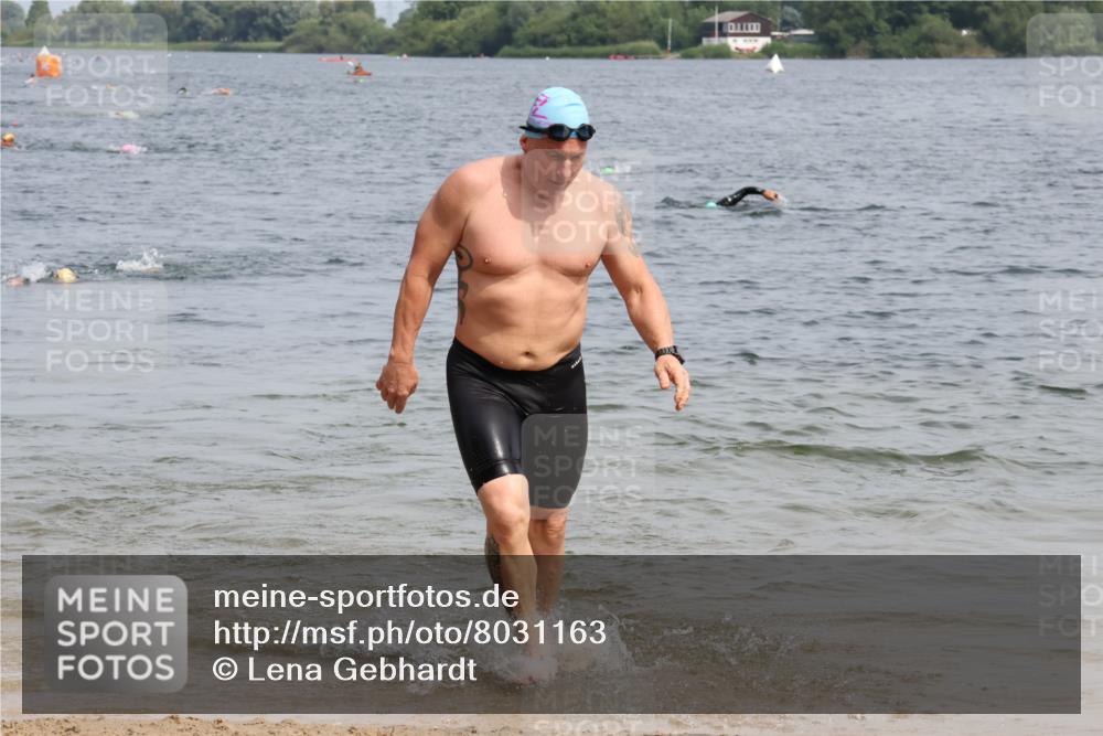 15.06.2025 - 27. Vierlanden-Triathlon Lena Gebhardt http://msf.ph/oto/8031163 15.06.2025 11:09:48 Schwimmen 745, 784, 786 meine-sportfotos.de