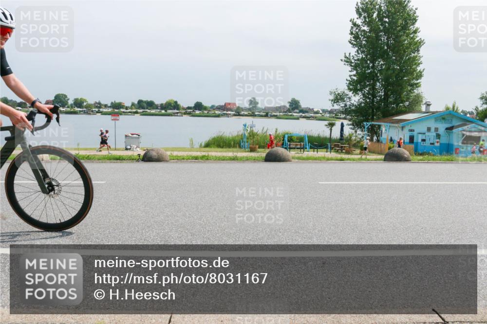 21.06.2025 - 27. Vierlanden-Triathlon H.Heesch http://msf.ph/oto/8031167 15.06.2025 11:32:33 Radfahren 677 meine-sportfotos.de