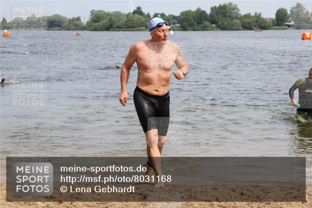 15.06.2025 - 27. Vierlanden-Triathlon Lena Gebhardt http://msf.ph/oto/8031168 15.06.2025 11:09:49 Schwimmen 745, 784, 786 meine-sportfotos.de
