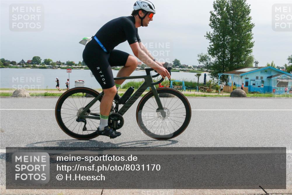 21.06.2025 - 27. Vierlanden-Triathlon H.Heesch http://msf.ph/oto/8031170 15.06.2025 11:32:33 Radfahren 677 meine-sportfotos.de