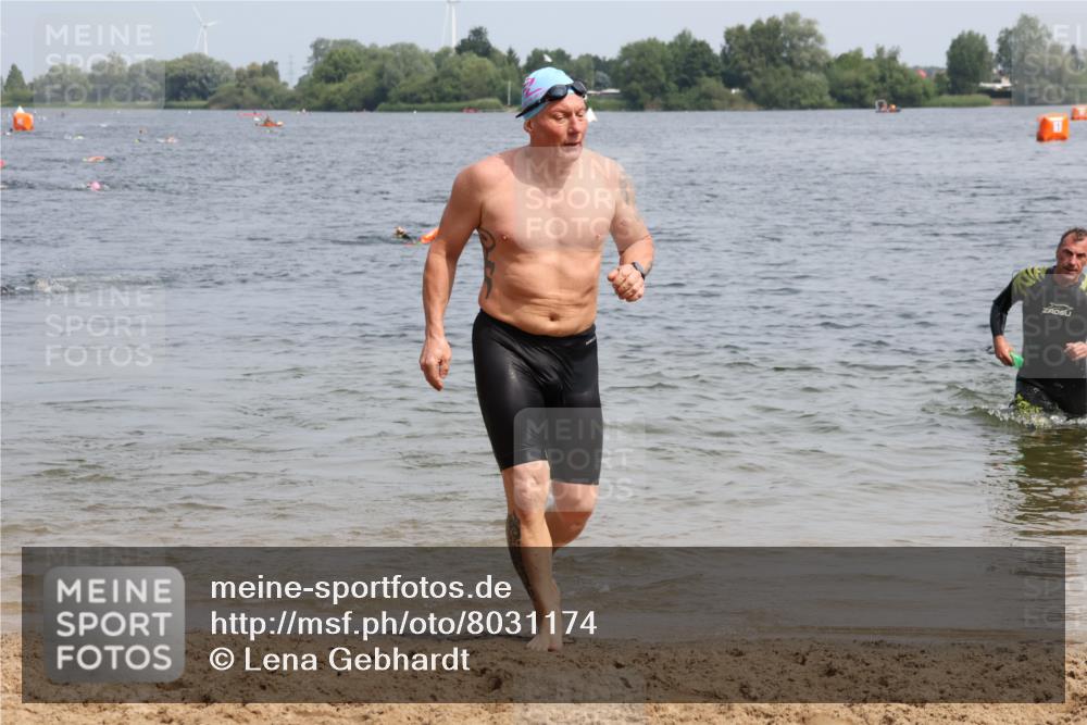15.06.2025 - 27. Vierlanden-Triathlon Lena Gebhardt http://msf.ph/oto/8031174 15.06.2025 11:09:49 Schwimmen 745, 784, 786 meine-sportfotos.de