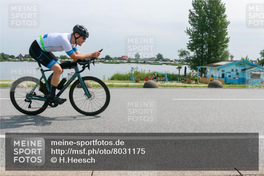 21.06.2025 - 27. Vierlanden-Triathlon H.Heesch http://msf.ph/oto/8031175 15.06.2025 11:32:41 Radfahren 716 meine-sportfotos.de