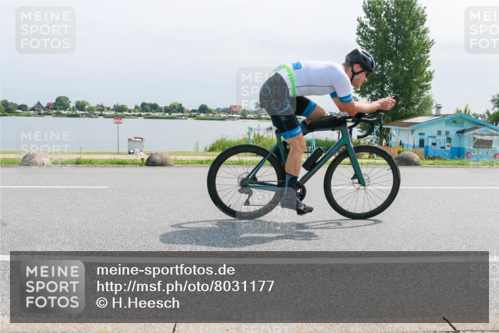 21.06.2025 - 27. Vierlanden-Triathlon H.Heesch http://msf.ph/oto/8031177 15.06.2025 11:32:41 Radfahren 716 meine-sportfotos.de