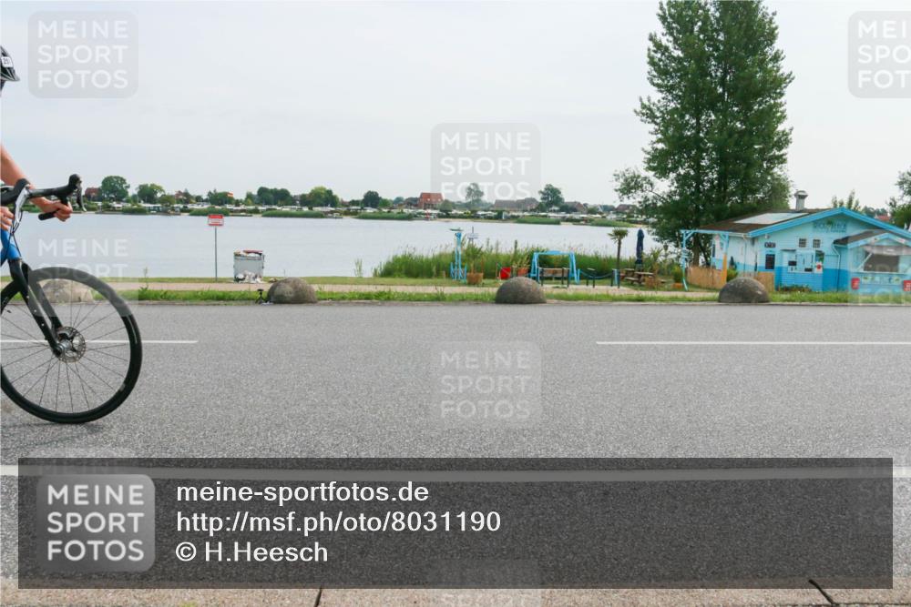 15.06.2025 - 27. Vierlanden-Triathlon H.Heesch http://msf.ph/oto/8031190 15.06.2025 10:35:17 Radfahren 26, 251, 268, 330, 336 meine-sportfotos.de