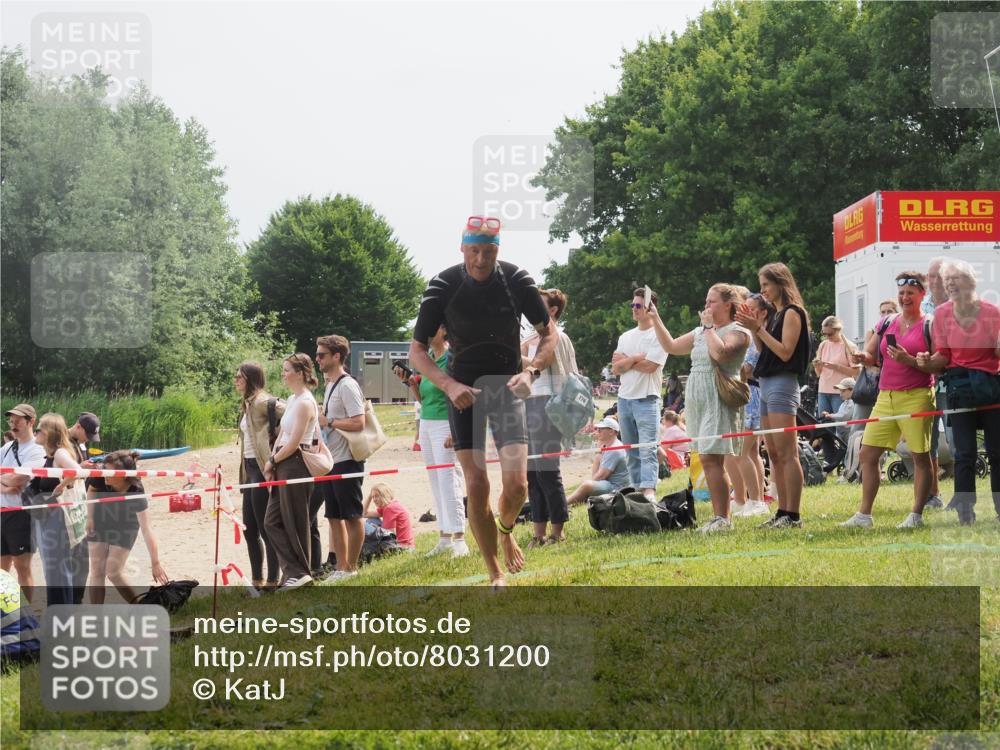 15.06.2025 - 27. Vierlanden-Triathlon KatJ http://msf.ph/oto/8031200 15.06.2025 11:09:12 Schwimmen 776, 811, 816, 846 meine-sportfotos.de