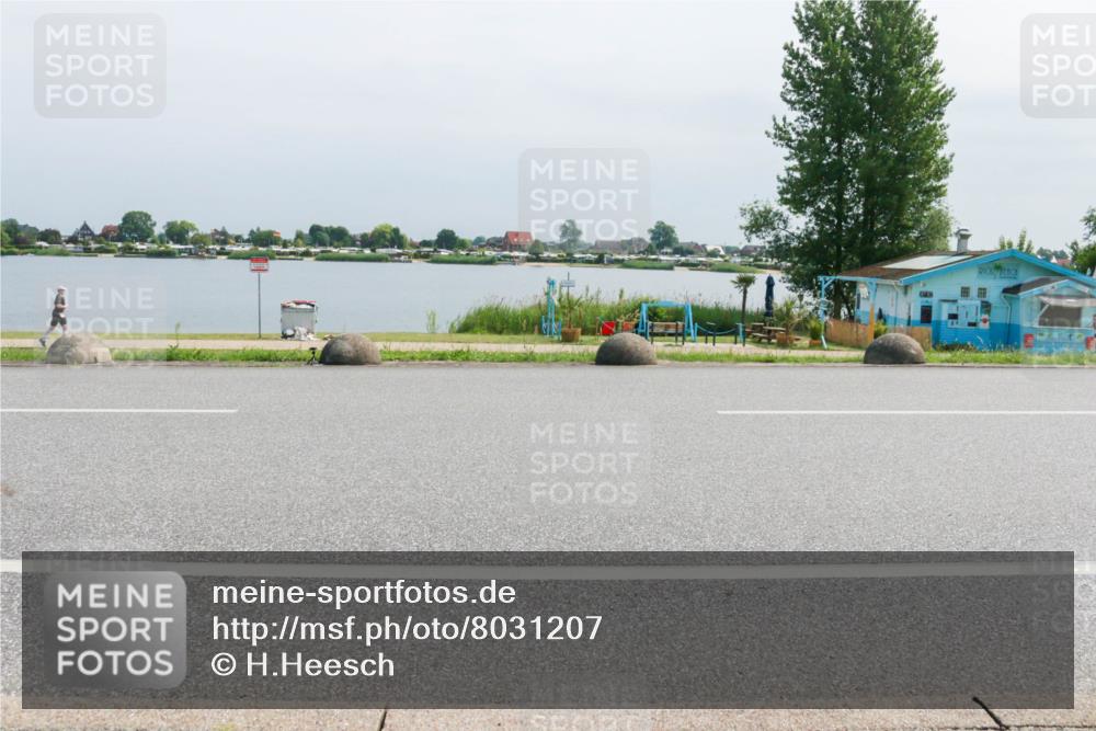 21.06.2025 - 27. Vierlanden-Triathlon H.Heesch http://msf.ph/oto/8031207 15.06.2025 11:32:50 Radfahren 718, 771 meine-sportfotos.de