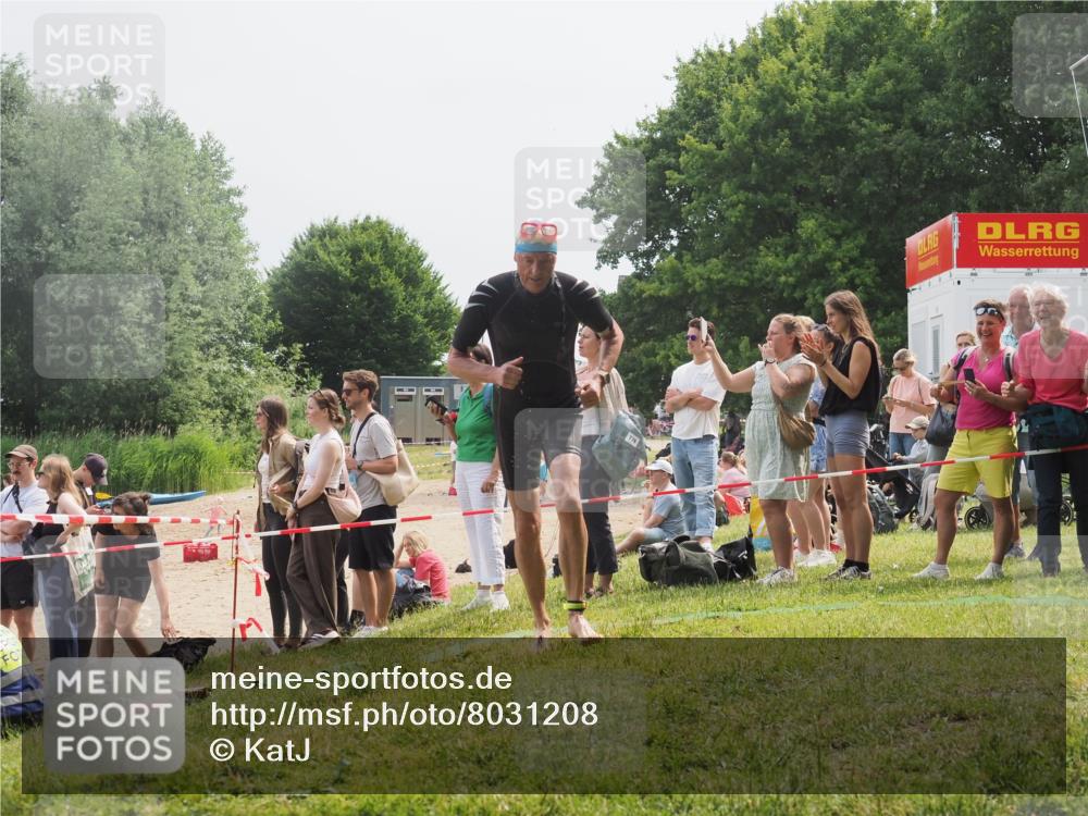 15.06.2025 - 27. Vierlanden-Triathlon KatJ http://msf.ph/oto/8031208 15.06.2025 11:09:12 Schwimmen 776, 811, 816, 846 meine-sportfotos.de