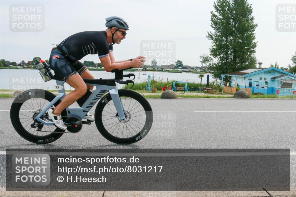 15.06.2025 - 27. Vierlanden-Triathlon H.Heesch http://msf.ph/oto/8031217 15.06.2025 10:35:22 Radfahren 26, 121, 268, 336 meine-sportfotos.de