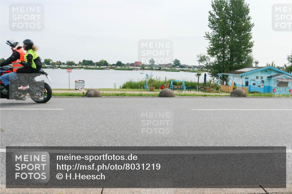 15.06.2025 - 27. Vierlanden-Triathlon H.Heesch http://msf.ph/oto/8031219 15.06.2025 10:35:23 Radfahren 121, 213, 268, 336 meine-sportfotos.de