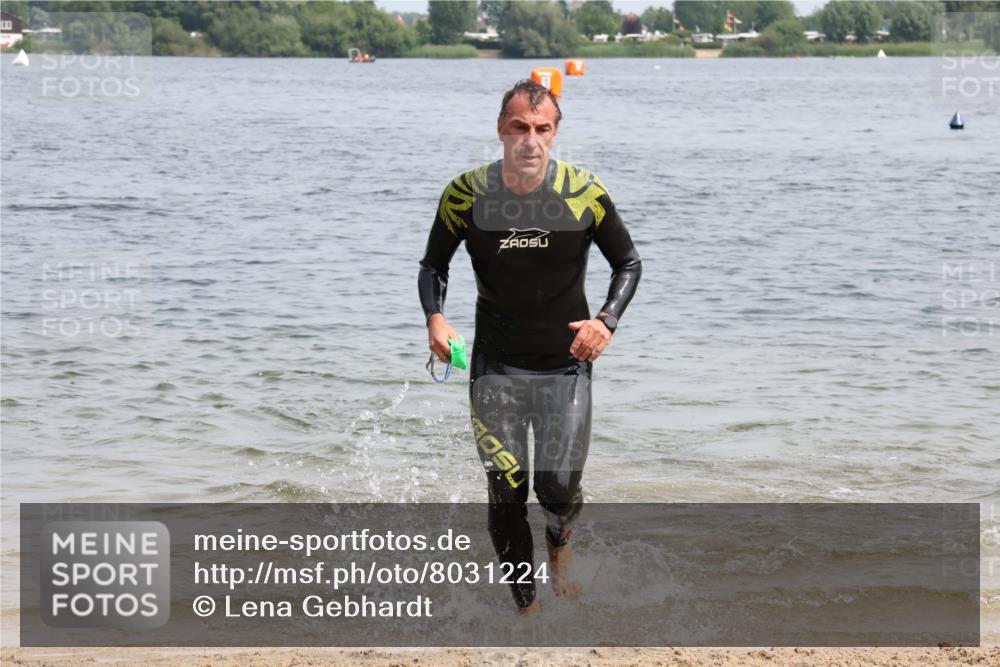 15.06.2025 - 27. Vierlanden-Triathlon Lena Gebhardt http://msf.ph/oto/8031224 15.06.2025 11:09:53 Schwimmen 745, 784, 786 meine-sportfotos.de