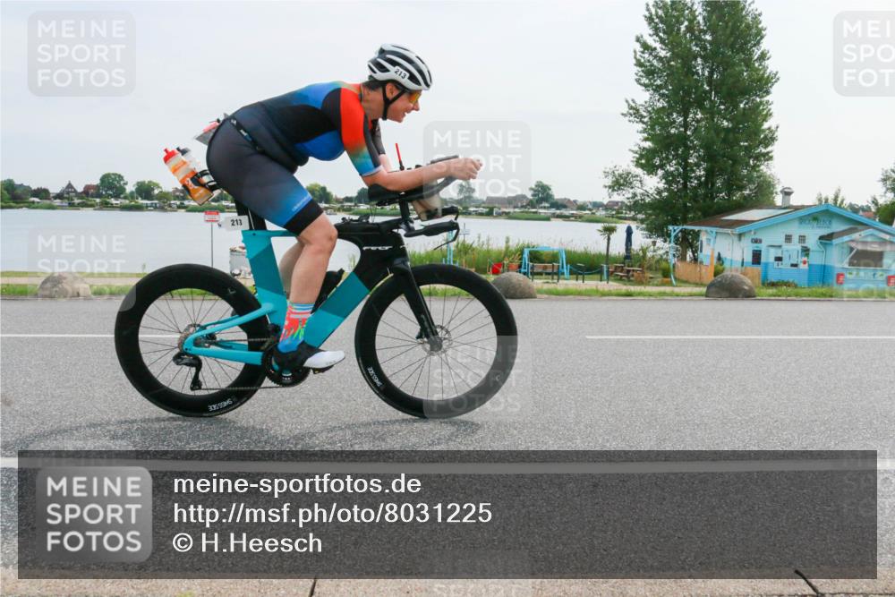 15.06.2025 - 27. Vierlanden-Triathlon H.Heesch http://msf.ph/oto/8031225 15.06.2025 10:35:27 Radfahren 99, 213, 272 meine-sportfotos.de