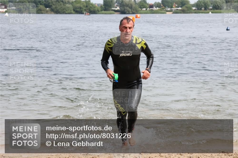 15.06.2025 - 27. Vierlanden-Triathlon Lena Gebhardt http://msf.ph/oto/8031226 15.06.2025 11:09:53 Schwimmen 745, 784, 786 meine-sportfotos.de