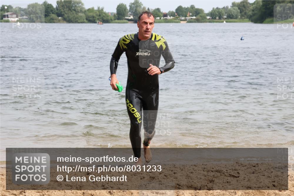 15.06.2025 - 27. Vierlanden-Triathlon Lena Gebhardt http://msf.ph/oto/8031233 15.06.2025 11:09:54 Schwimmen 745, 784, 786 meine-sportfotos.de