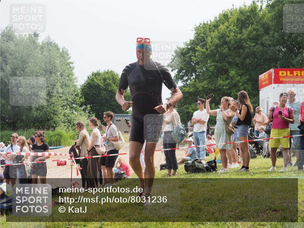 15.06.2025 - 27. Vierlanden-Triathlon KatJ http://msf.ph/oto/8031236 15.06.2025 11:09:13 Schwimmen 776, 811, 816, 846 meine-sportfotos.de