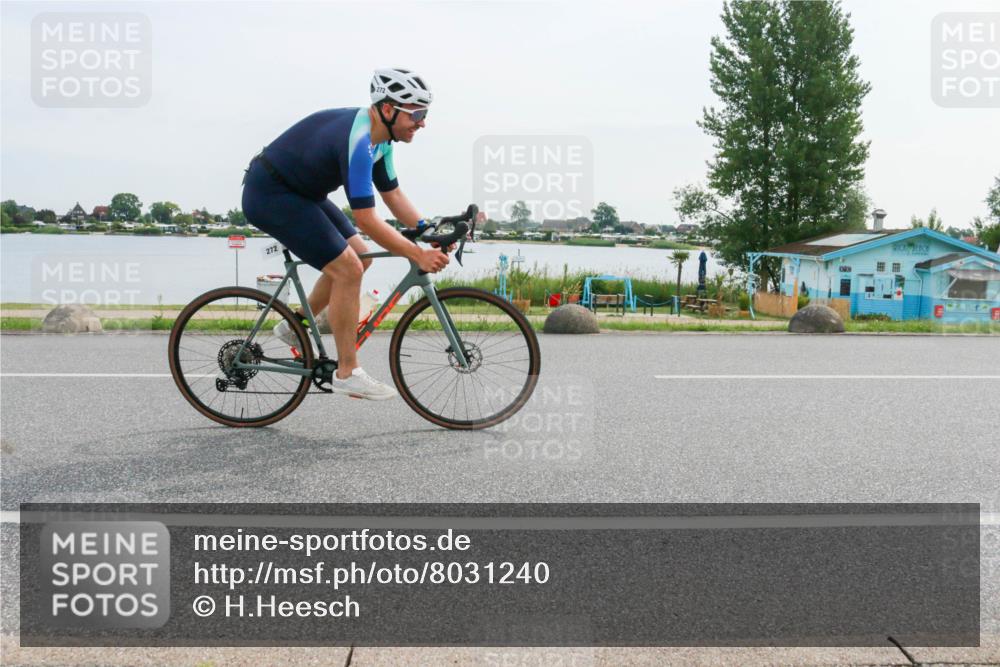 15.06.2025 - 27. Vierlanden-Triathlon H.Heesch http://msf.ph/oto/8031240 15.06.2025 10:35:30 Radfahren 99, 213, 272, 301 meine-sportfotos.de