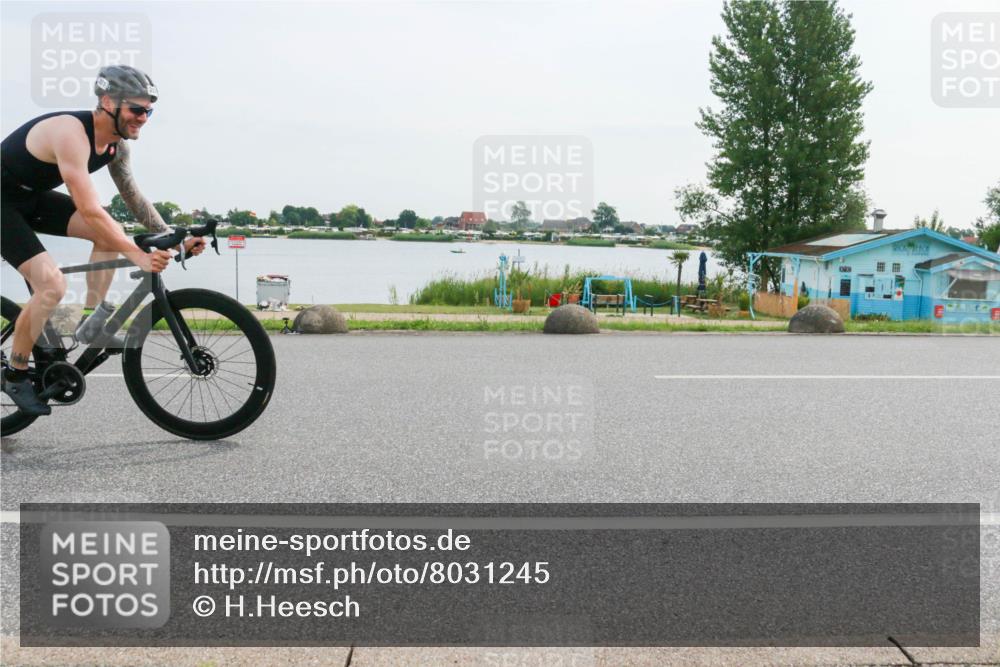 15.06.2025 - 27. Vierlanden-Triathlon H.Heesch http://msf.ph/oto/8031245 15.06.2025 10:35:34 Radfahren 99, 272, 301 meine-sportfotos.de