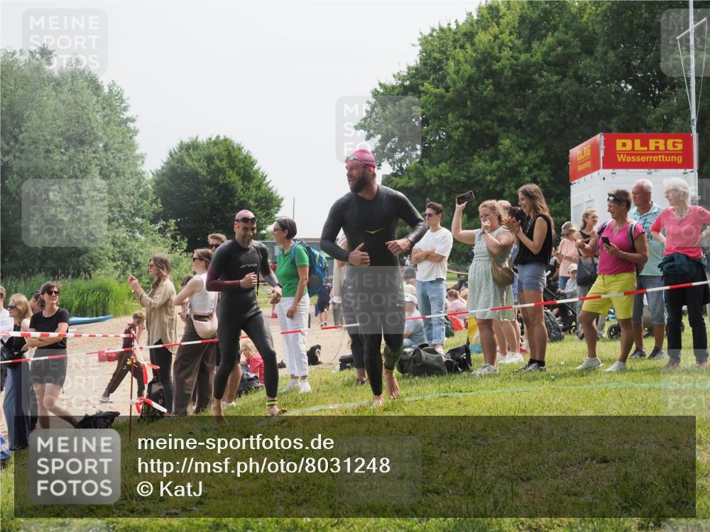 15.06.2025 - 27. Vierlanden-Triathlon KatJ http://msf.ph/oto/8031248 15.06.2025 11:09:17 Schwimmen 776, 811, 816, 829, 846 meine-sportfotos.de