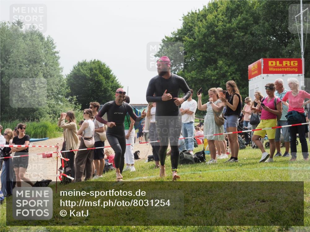 15.06.2025 - 27. Vierlanden-Triathlon KatJ http://msf.ph/oto/8031254 15.06.2025 11:09:17 Schwimmen 776, 811, 816, 829, 846 meine-sportfotos.de