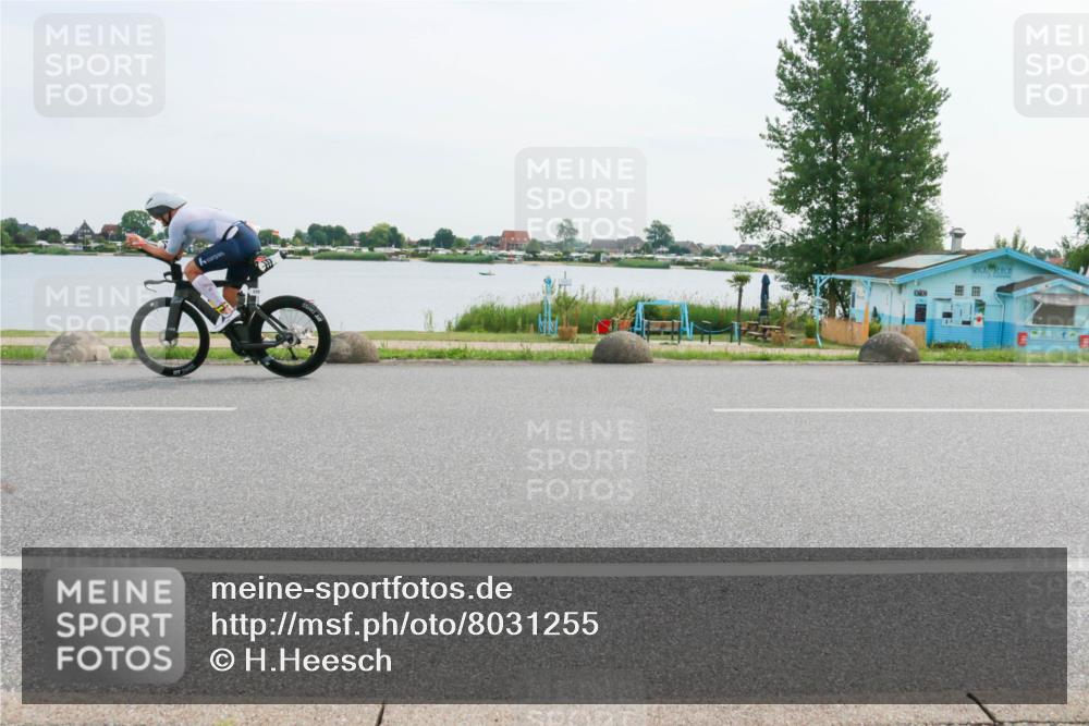 15.06.2025 - 27. Vierlanden-Triathlon H.Heesch http://msf.ph/oto/8031255 15.06.2025 10:35:39 Radfahren 106, 127, 239 meine-sportfotos.de