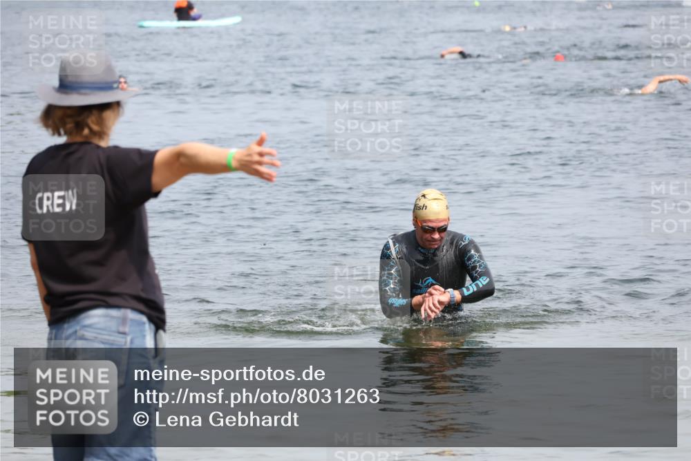 15.06.2025 - 27. Vierlanden-Triathlon Lena Gebhardt http://msf.ph/oto/8031263 15.06.2025 11:09:59 Schwimmen 745, 784, 786 meine-sportfotos.de