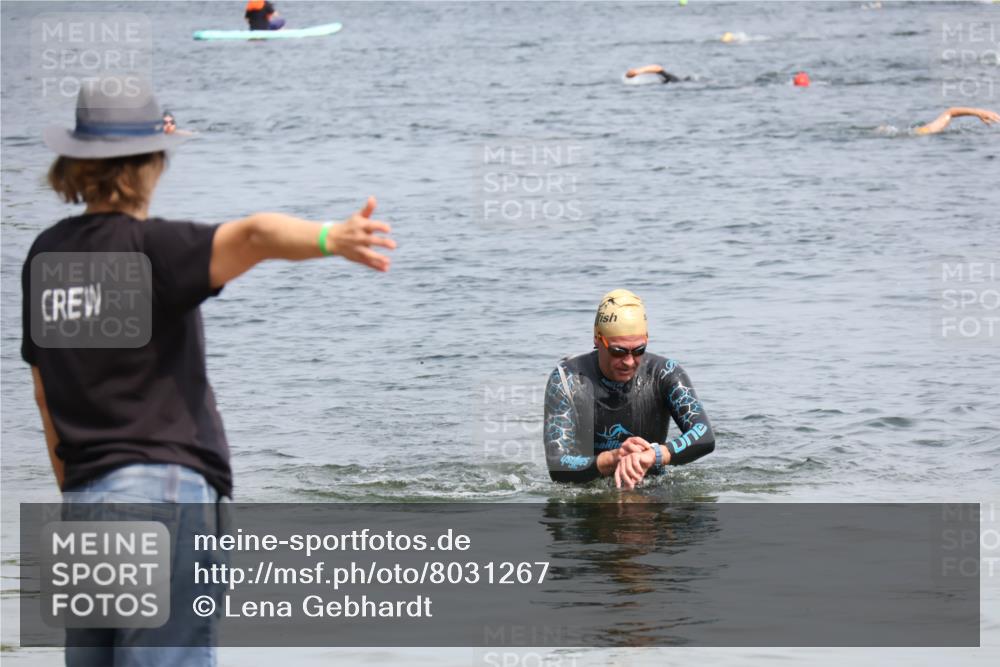 15.06.2025 - 27. Vierlanden-Triathlon Lena Gebhardt http://msf.ph/oto/8031267 15.06.2025 11:09:59 Schwimmen 745, 784, 786 meine-sportfotos.de