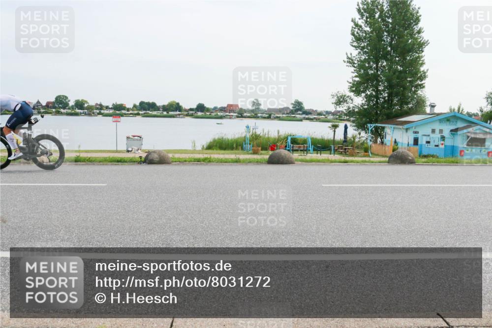 15.06.2025 - 27. Vierlanden-Triathlon H.Heesch http://msf.ph/oto/8031272 15.06.2025 10:35:39 Radfahren 106, 127, 239 meine-sportfotos.de
