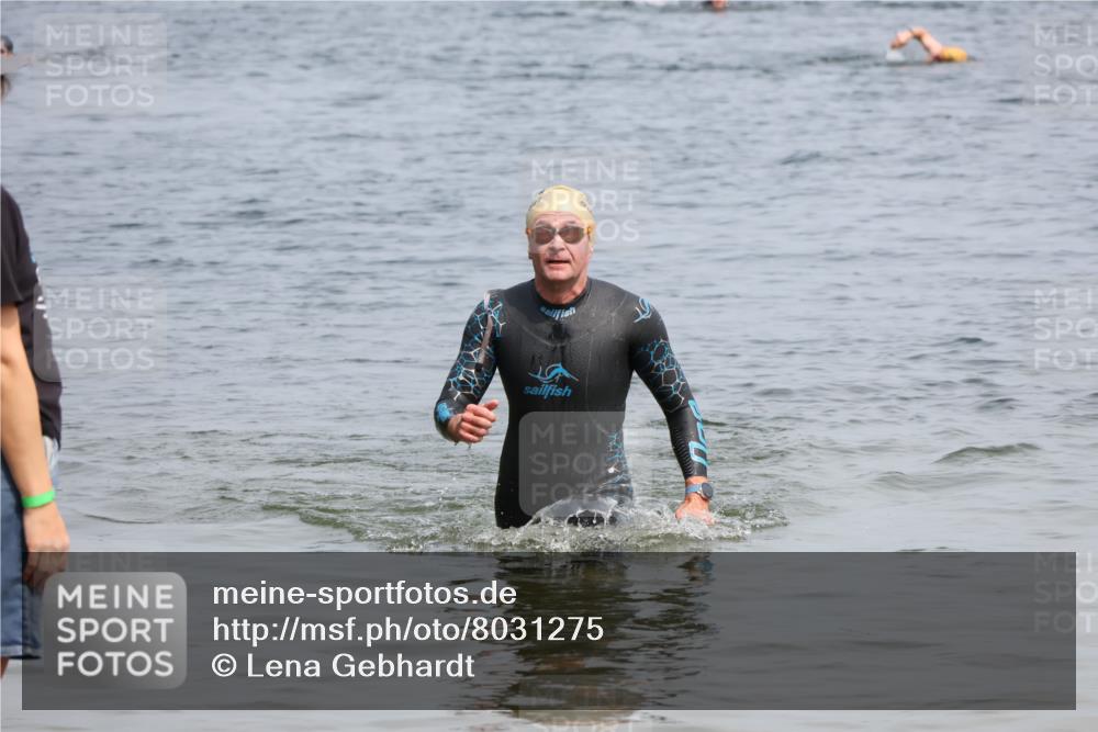 15.06.2025 - 27. Vierlanden-Triathlon Lena Gebhardt http://msf.ph/oto/8031275 15.06.2025 11:10:02 Schwimmen 784, 786, 789 meine-sportfotos.de