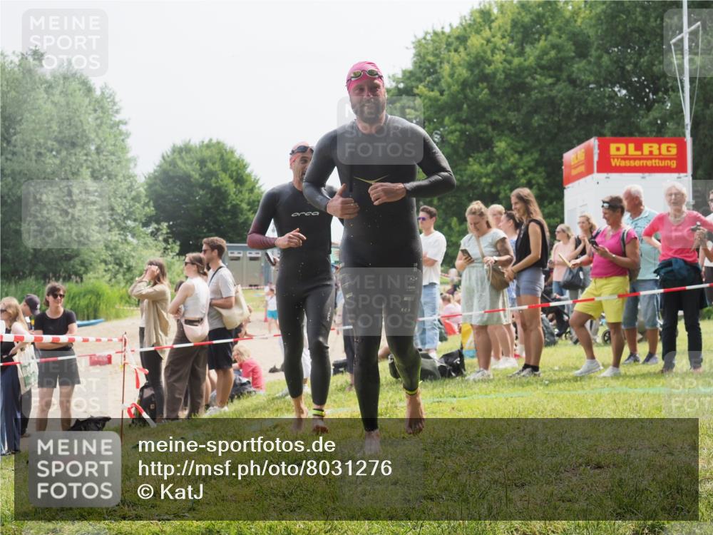 15.06.2025 - 27. Vierlanden-Triathlon KatJ http://msf.ph/oto/8031276 15.06.2025 11:09:18 Schwimmen 776, 811, 816, 829, 846 meine-sportfotos.de