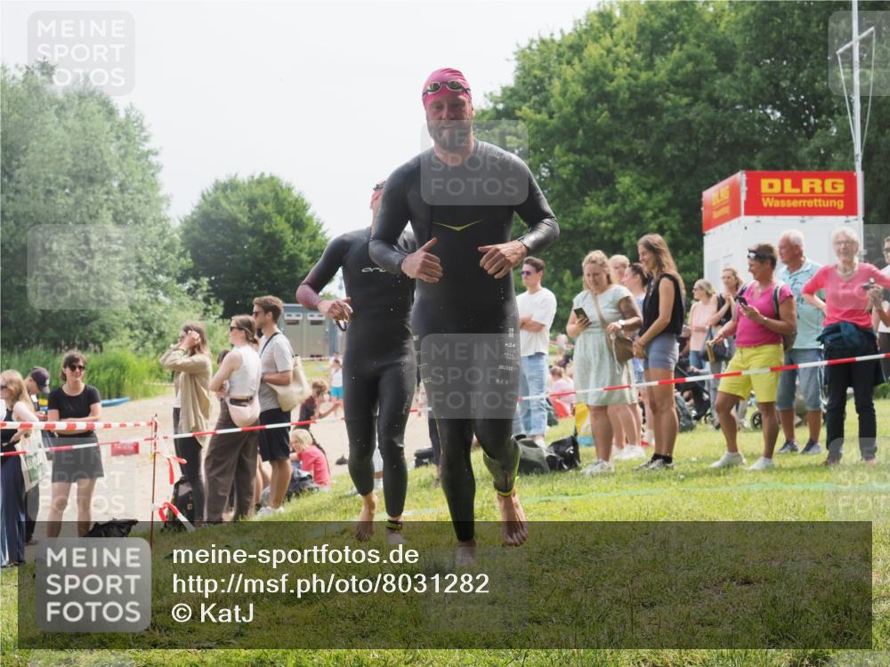 15.06.2025 - 27. Vierlanden-Triathlon KatJ http://msf.ph/oto/8031282 15.06.2025 11:09:18 Schwimmen 776, 811, 816, 829, 846 meine-sportfotos.de