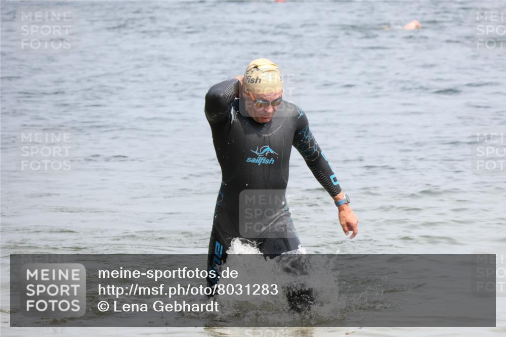 15.06.2025 - 27. Vierlanden-Triathlon Lena Gebhardt http://msf.ph/oto/8031283 15.06.2025 11:10:05 Schwimmen 786, 789 meine-sportfotos.de