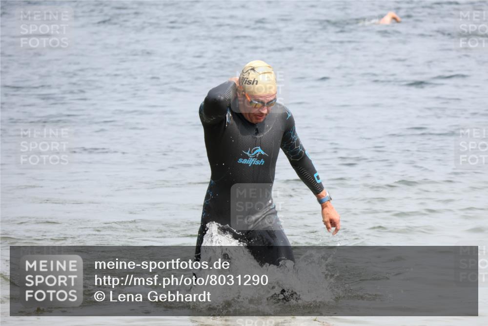15.06.2025 - 27. Vierlanden-Triathlon Lena Gebhardt http://msf.ph/oto/8031290 15.06.2025 11:10:05 Schwimmen 786, 789 meine-sportfotos.de