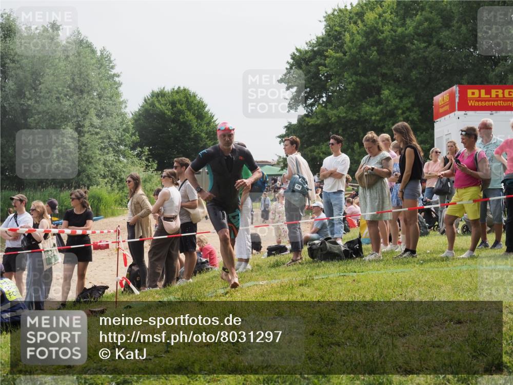 15.06.2025 - 27. Vierlanden-Triathlon KatJ http://msf.ph/oto/8031297 15.06.2025 11:09:21 Schwimmen 776, 811, 829, 846 meine-sportfotos.de