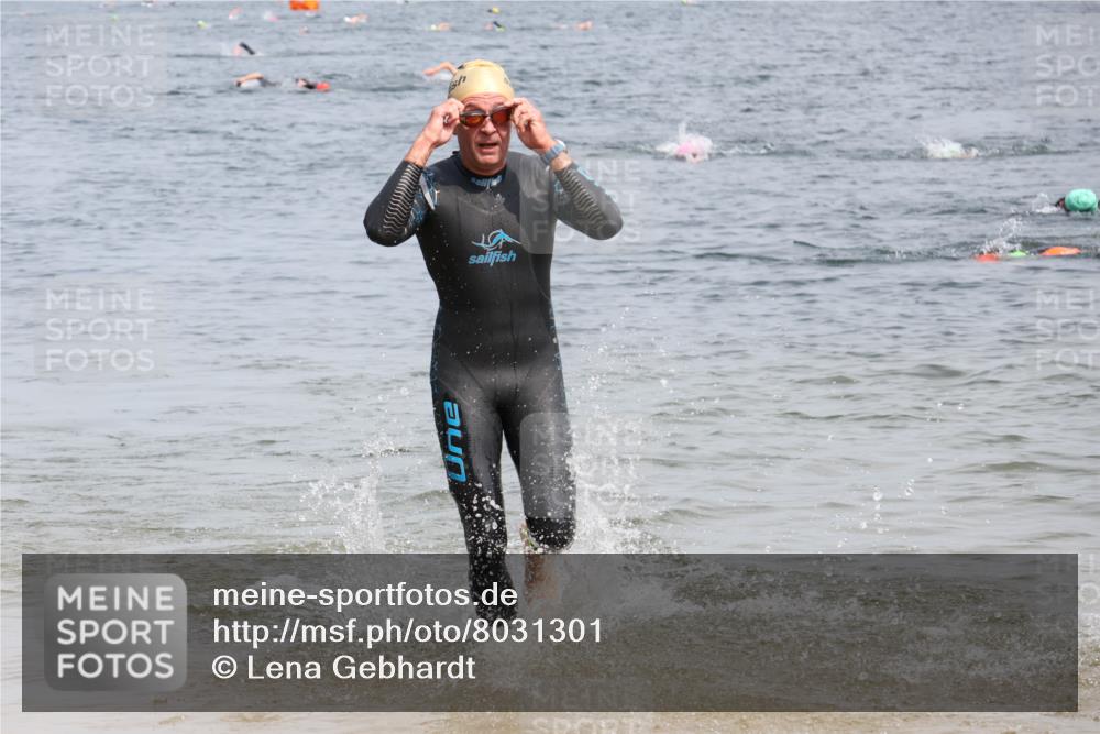 15.06.2025 - 27. Vierlanden-Triathlon Lena Gebhardt http://msf.ph/oto/8031301 15.06.2025 11:10:06 Schwimmen 789 meine-sportfotos.de