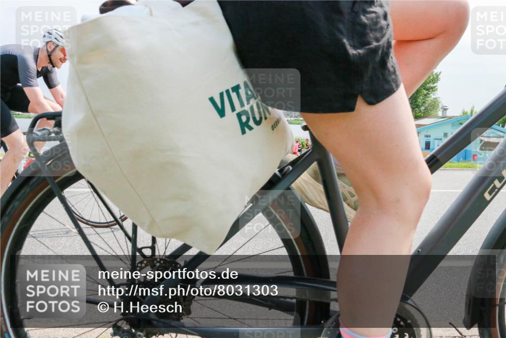21.06.2025 - 27. Vierlanden-Triathlon H.Heesch http://msf.ph/oto/8031303 15.06.2025 11:32:57 Radfahren 650, 744, 771 meine-sportfotos.de