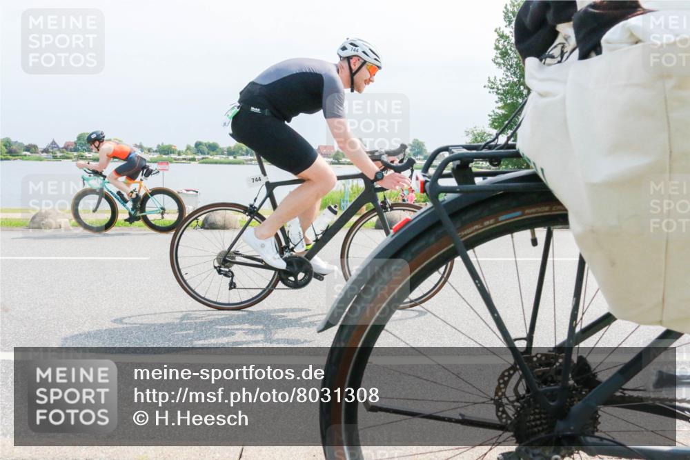 21.06.2025 - 27. Vierlanden-Triathlon H.Heesch http://msf.ph/oto/8031308 15.06.2025 11:32:57 Radfahren 650, 744, 771 meine-sportfotos.de