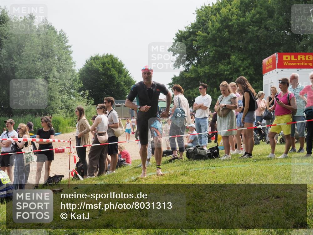 15.06.2025 - 27. Vierlanden-Triathlon KatJ http://msf.ph/oto/8031313 15.06.2025 11:09:22 Schwimmen 776, 829, 846 meine-sportfotos.de