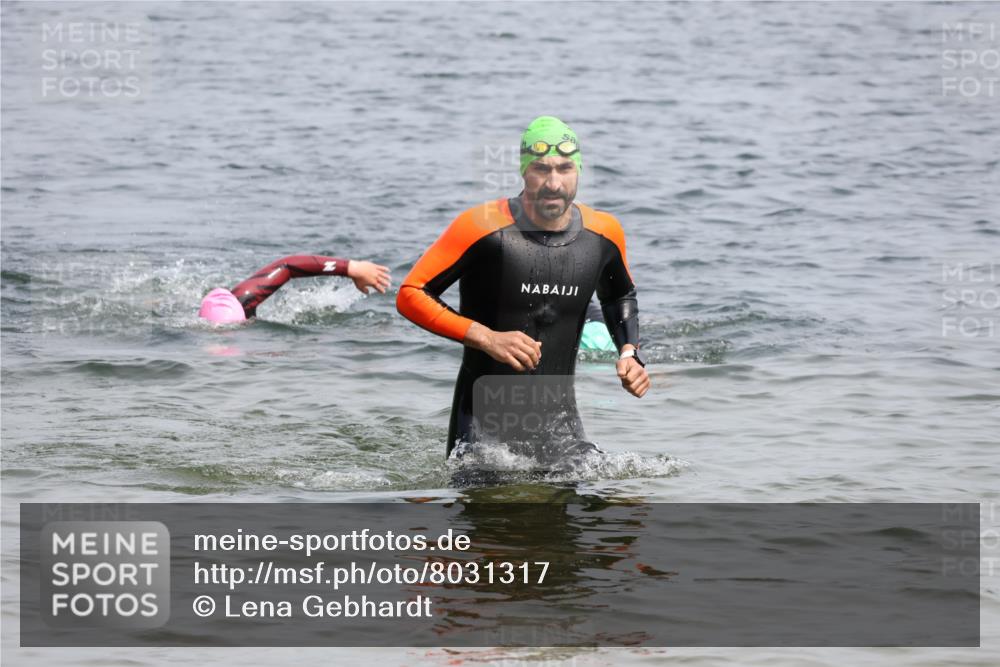 15.06.2025 - 27. Vierlanden-Triathlon Lena Gebhardt http://msf.ph/oto/8031317 15.06.2025 11:10:25 Schwimmen 772, 953 meine-sportfotos.de