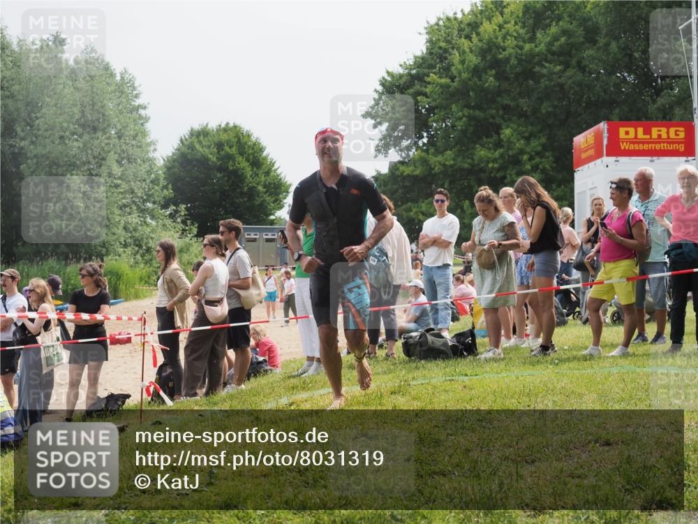 15.06.2025 - 27. Vierlanden-Triathlon KatJ http://msf.ph/oto/8031319 15.06.2025 11:09:22 Schwimmen 776, 829, 846 meine-sportfotos.de