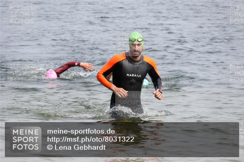15.06.2025 - 27. Vierlanden-Triathlon Lena Gebhardt http://msf.ph/oto/8031322 15.06.2025 11:10:25 Schwimmen 772, 953 meine-sportfotos.de