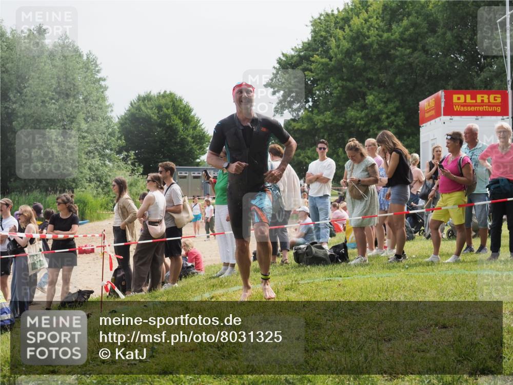 15.06.2025 - 27. Vierlanden-Triathlon KatJ http://msf.ph/oto/8031325 15.06.2025 11:09:22 Schwimmen 776, 829, 846 meine-sportfotos.de