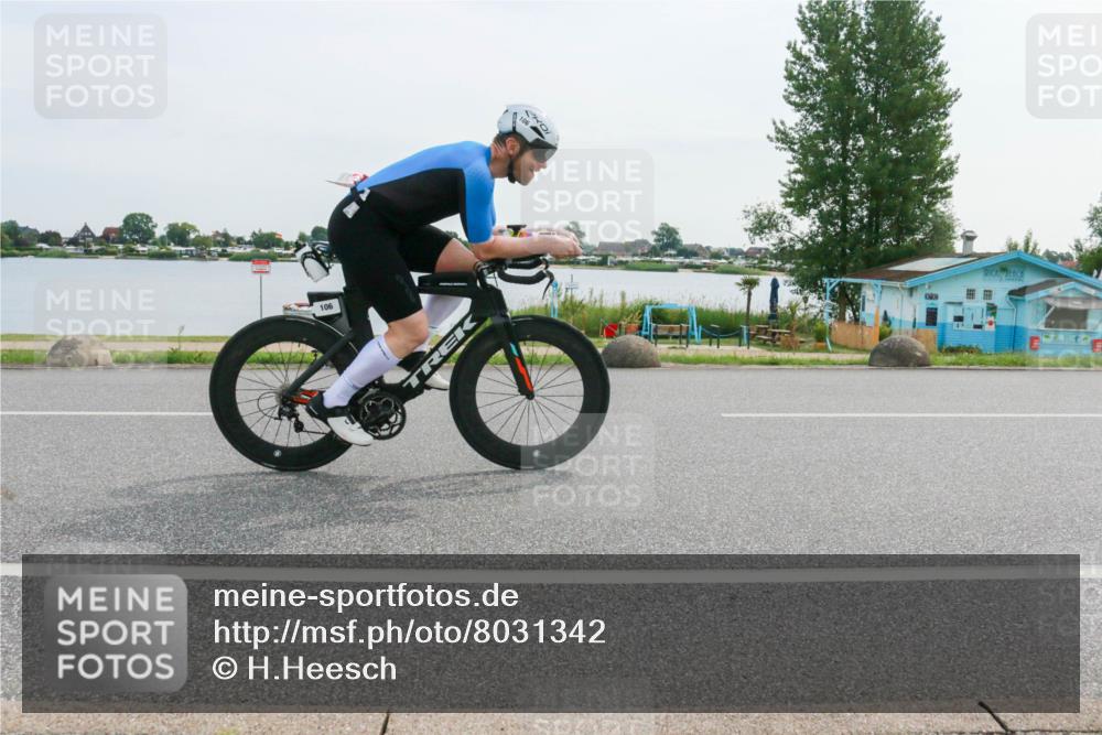 15.06.2025 - 27. Vierlanden-Triathlon H.Heesch http://msf.ph/oto/8031342 15.06.2025 10:35:40 Radfahren 106, 127, 239 meine-sportfotos.de