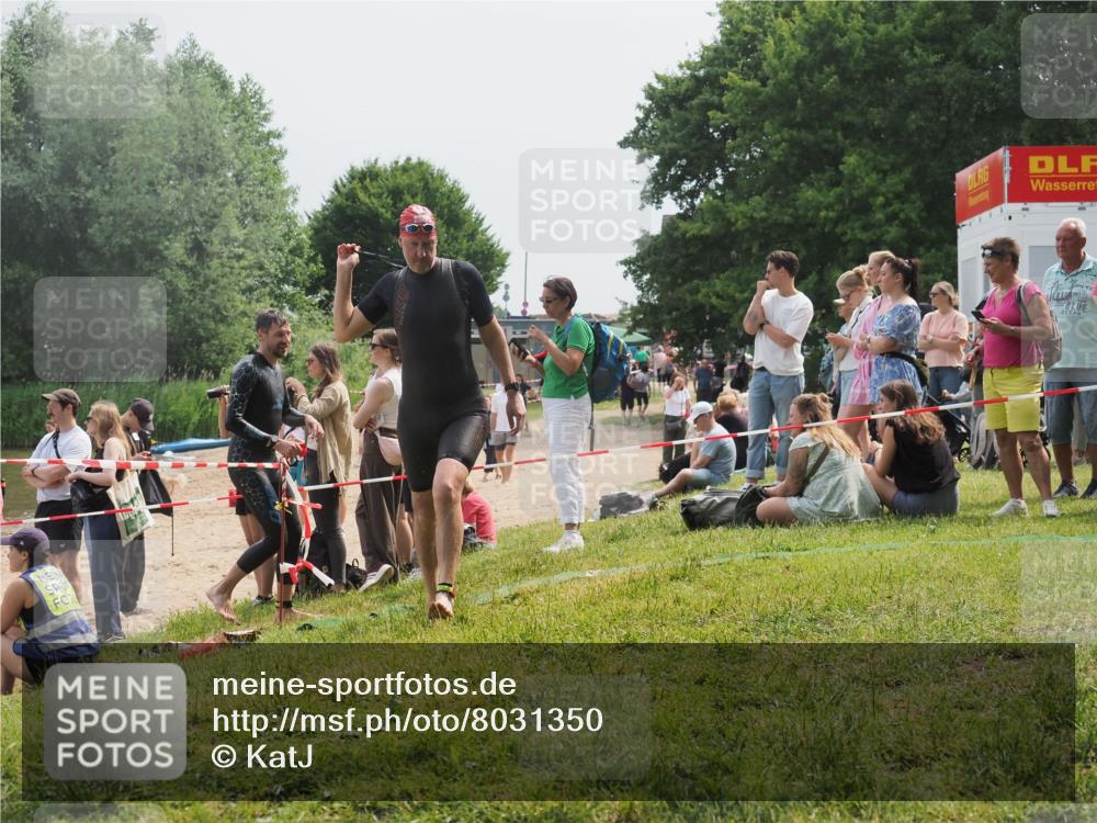 15.06.2025 - 27. Vierlanden-Triathlon KatJ http://msf.ph/oto/8031350 15.06.2025 11:09:38 Schwimmen 783, 856 meine-sportfotos.de